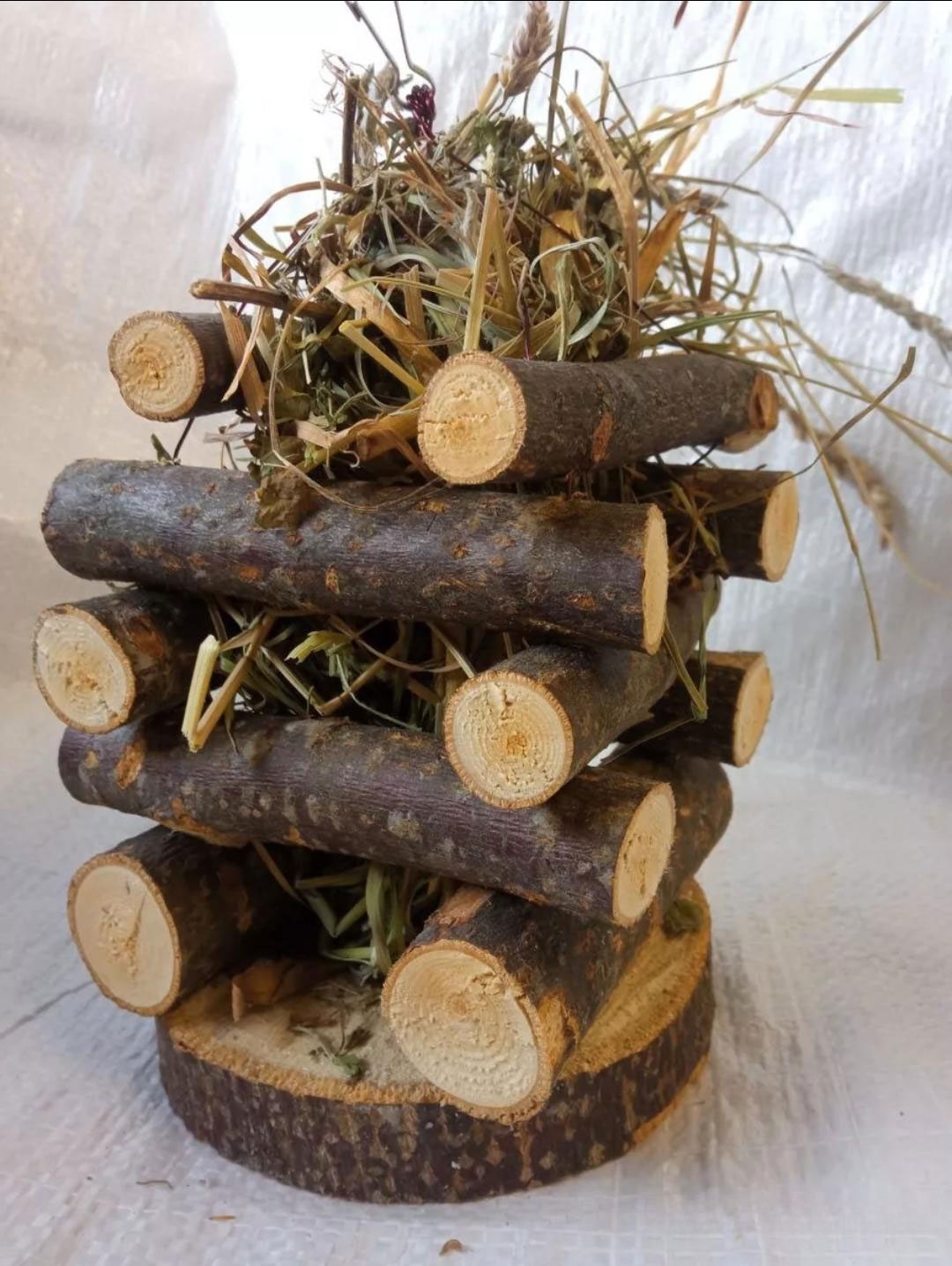 Сенник из веток дерева с сеном - игрушка для морской свинки